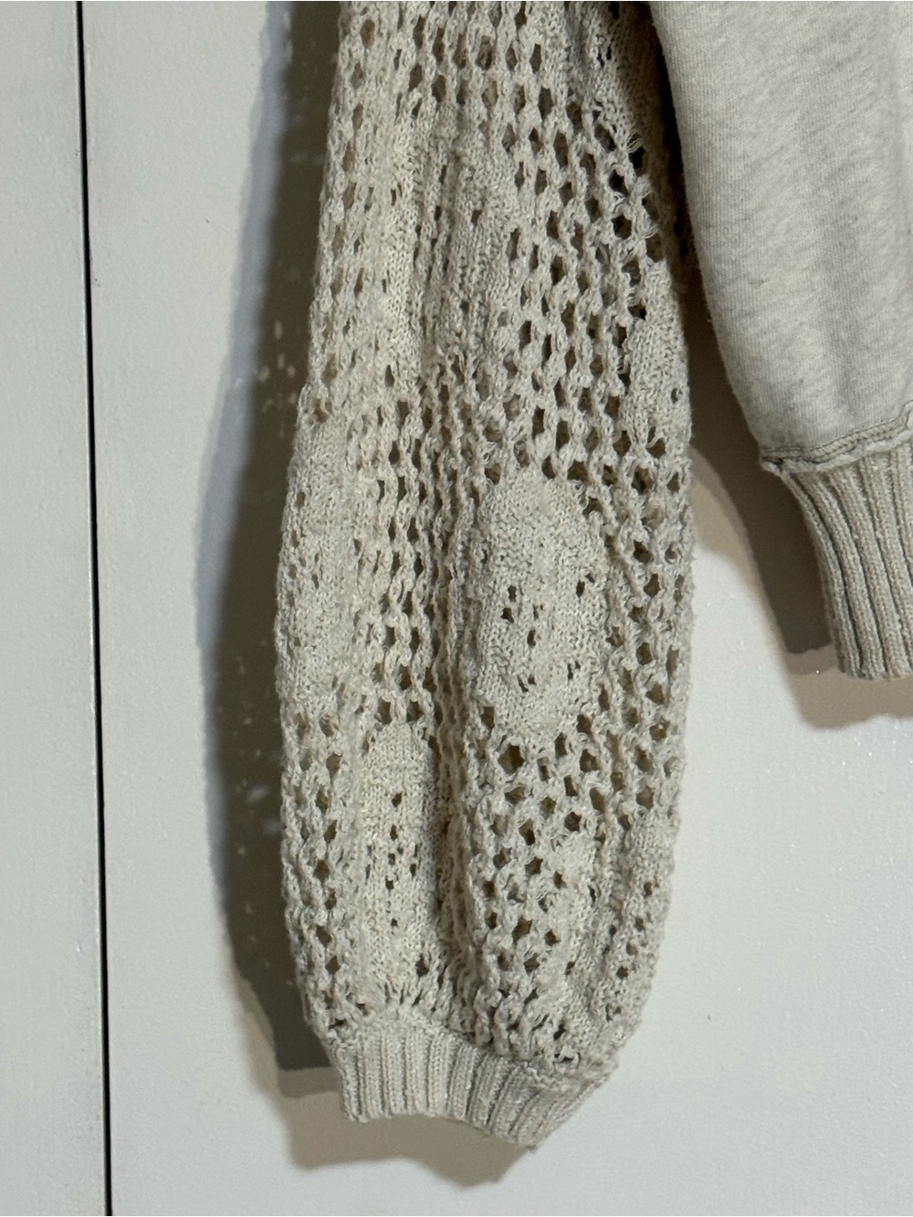 Free People Cream V-Neck Sweatshirt Crochet Lace Long Balloon Sleeves Size Small - Picture 9 of 16
